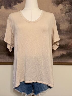 American Eagle Outfitters Cream V-Neck Short Sleeve Tee